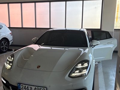 PORSCHE PANAMERA - 4