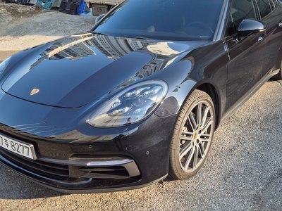 PORSCHE PANAMERA - 4