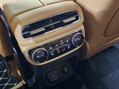 2022 Genesis GV80 thumbnail 23
