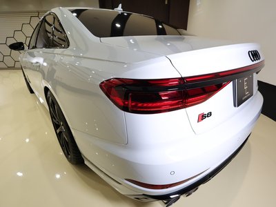 AUDI S8 - 6