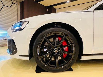 صورة مصغرة 130 لـ 2024 AUDI S8