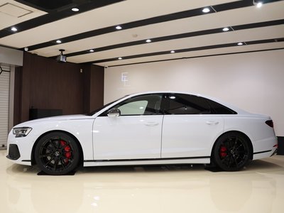 AUDI S8 - 5