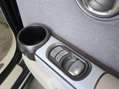2022 Genesis GV60 — миниатюра 25