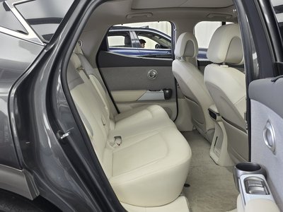 2022 Genesis GV60 — миниатюра 18