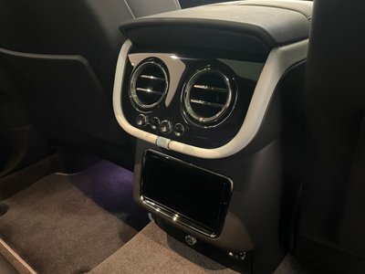 2026 Bentley BENTAYGA — миниатюра 18