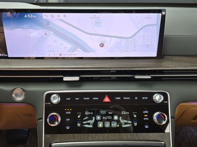 2025 Genesis GV80 thumbnail 16