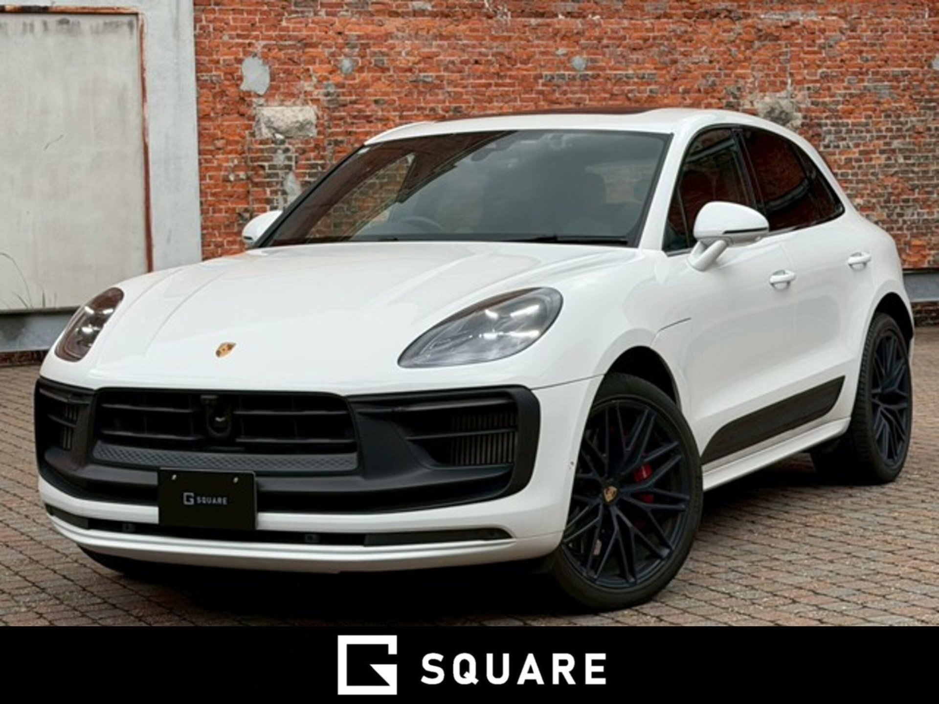 PORSCHE MACAN - View 1