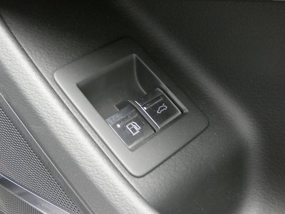 AUDI A8 2023 thumbnail 57