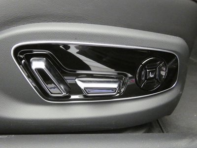 AUDI A8 2023 thumbnail 52