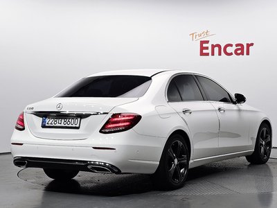 2016 Mercedes-BENZ E-CLASS 照片 3