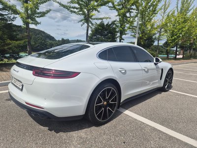 صورة 7 لـ 2018 Porsche PANAMERA