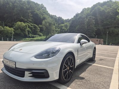 صورة 2 لـ 2018 Porsche PANAMERA