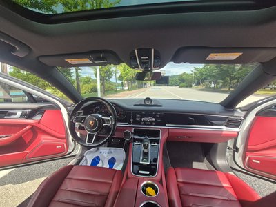 صورة 9 لـ 2018 Porsche PANAMERA