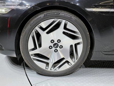 صورة 6 لـ 2019 Genesis G90