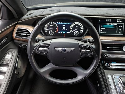 2019 Genesis G90 thumbnail 13