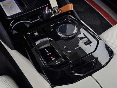 2024 BMW 5 SERIES thumbnail 12