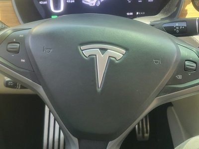 TESLA MODEL X - 7