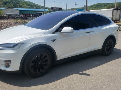 TESLA MODEL X - 6