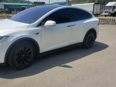 TESLA MODEL X - 3
