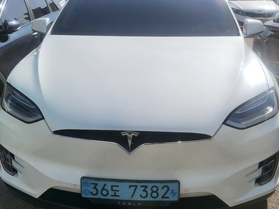 TESLA MODEL X - 2