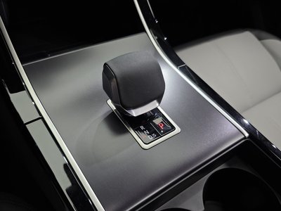 صورة 9 لـ 2026 LAND Rover RANGE ROVER VELAR