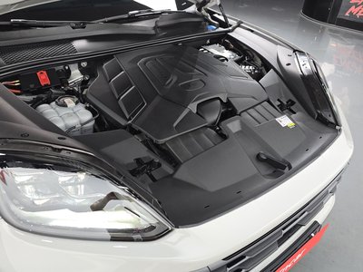 2023 Porsche CAYENNE photo 7