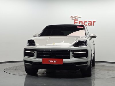 2023 Porsche CAYENNE photo 2