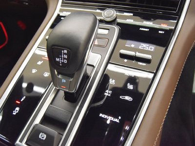 2022 Porsche PANAMERA thumbnail 17