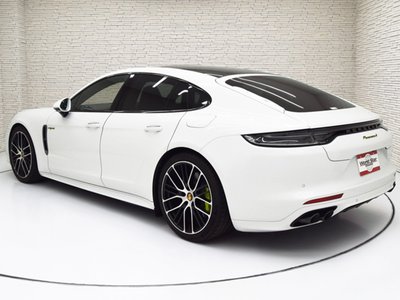 2022 Porsche PANAMERA 照片 2