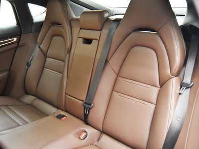 2022 Porsche PANAMERA thumbnail 15