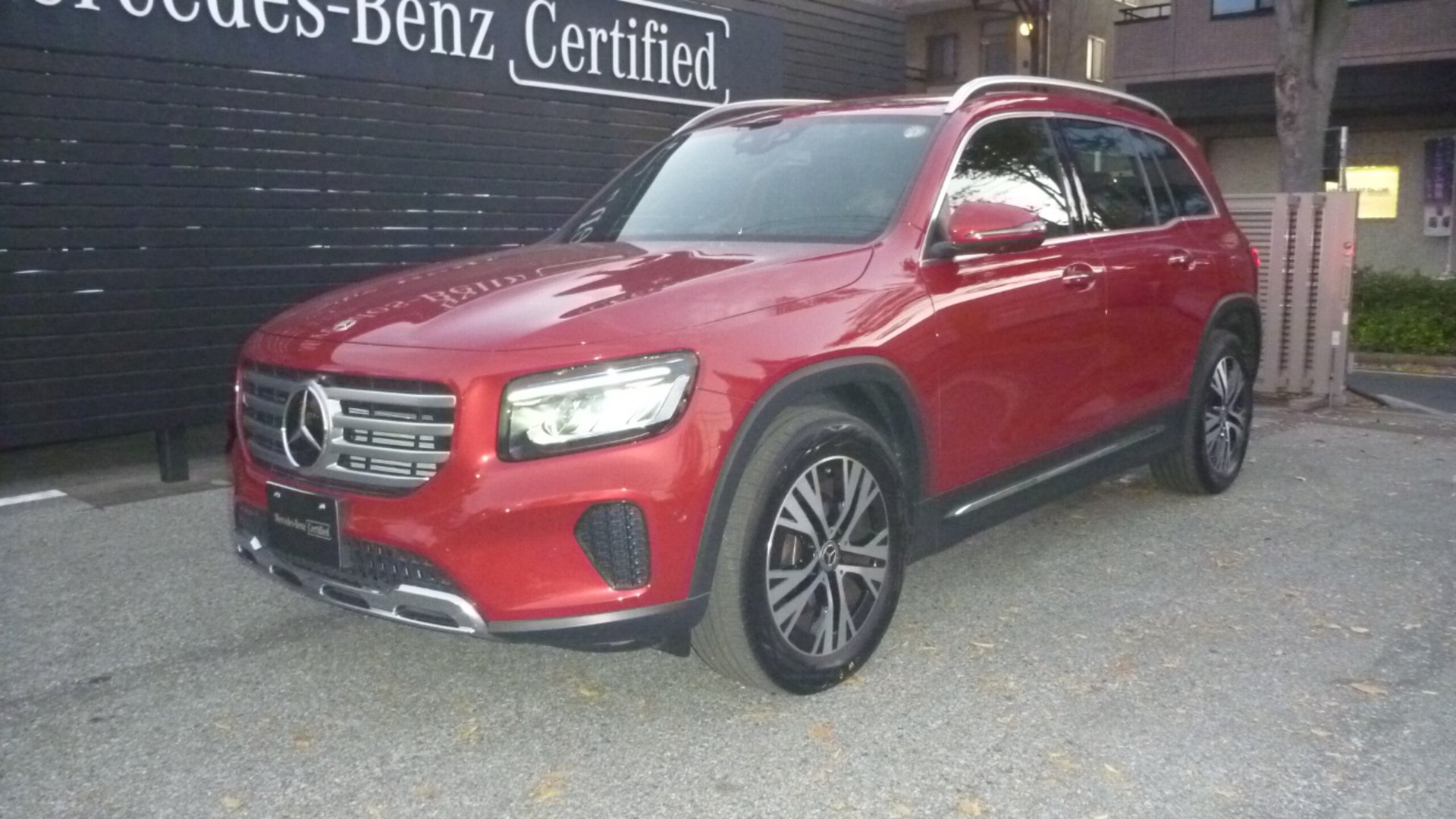 MERCEDES-BENZ GLB - View 1