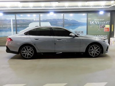 BMW 5 SERIES - 2