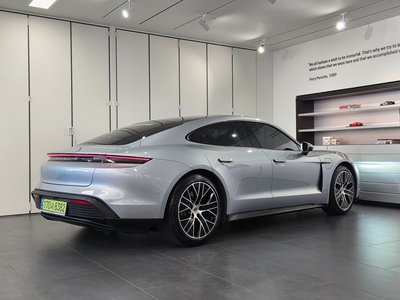 صورة 4 لـ 2024 Porsche TAYCAN