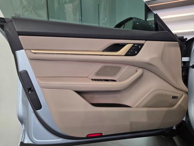 صورة 10 لـ 2024 Porsche TAYCAN