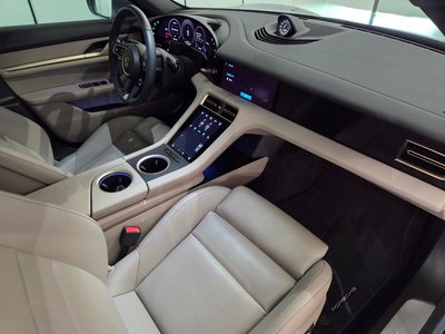 صورة 9 لـ 2024 Porsche TAYCAN