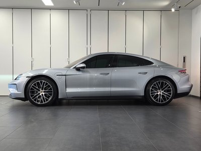 صورة 7 لـ 2024 Porsche TAYCAN