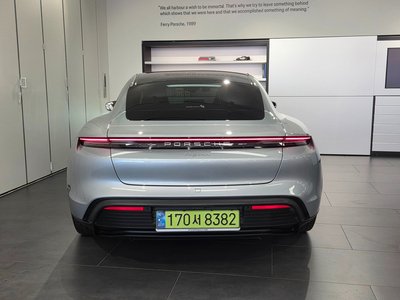 صورة 3 لـ 2024 Porsche TAYCAN