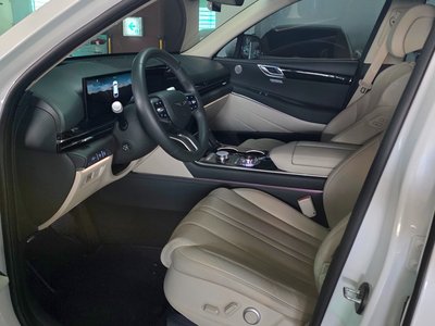 2024 Genesis GV80 photo 8