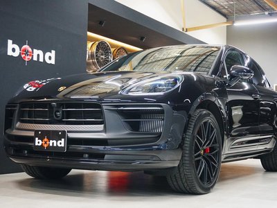 PORSCHE MACAN - 1