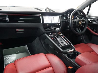 PORSCHE MACAN - 9