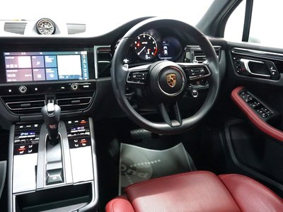 PORSCHE MACAN - 10