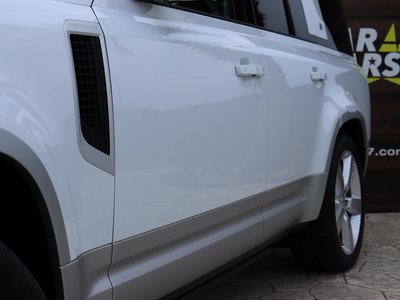 LAND ROVER DEFENDER - 2