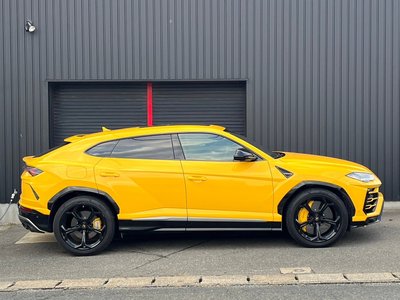 LAMBORGHINI URUS - 5