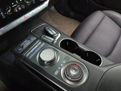 صورة 9 لـ 2021 Genesis GV70