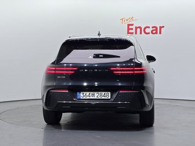 صورة 4 لـ 2021 Genesis GV70