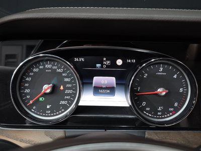 MERCEDES-BENZ E-CLASS - 8