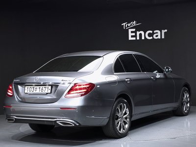 MERCEDES-BENZ E-CLASS - 4