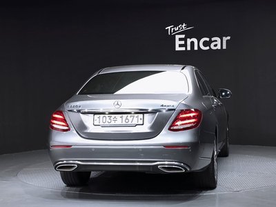 MERCEDES-BENZ E-CLASS - 3