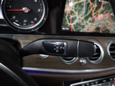 MERCEDES-BENZ E-CLASS - 9