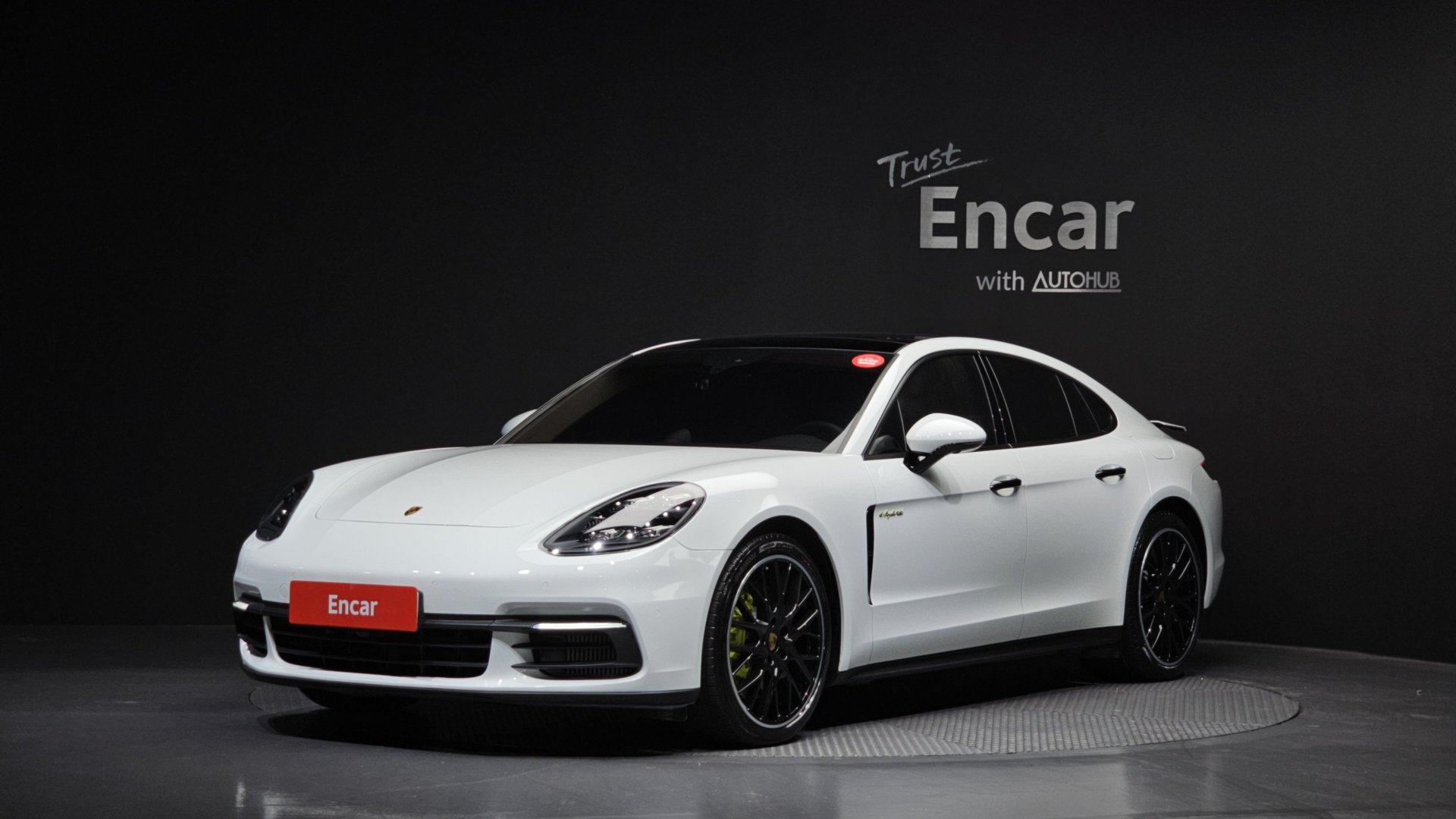 PORSCHE PANAMERA - View 1